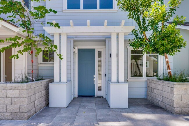 Building Photo - Brand New 2 Story, 3 Bed, 3 Bath Townhome ...
