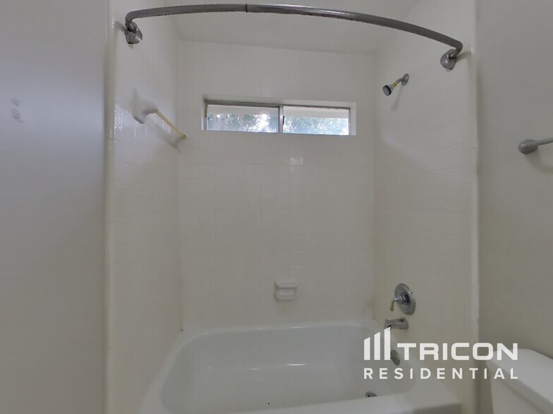 Building Photo - 17419 Pikes Peek Ct