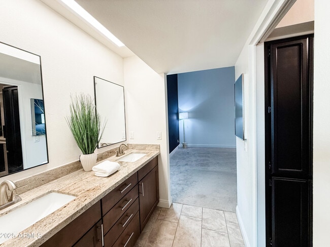 Building Photo - 8165 E Del Caverna Dr