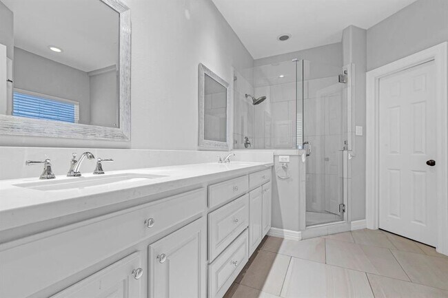 Building Photo - 13527 Brookbluff Ln