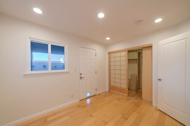 Building Photo - Warm & Inviting Manhattan Beach Rental Home!