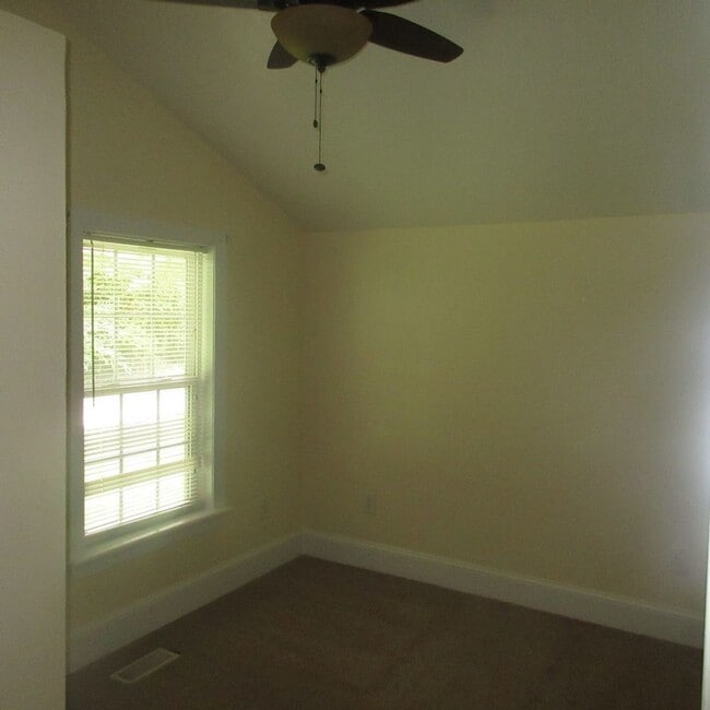 Building Photo - 2211 Blue Creek Rd