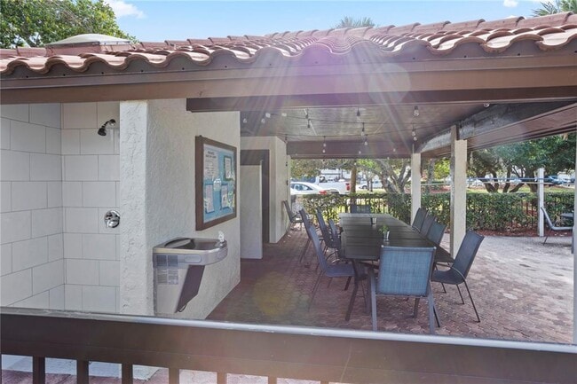 Building Photo - 6062 Willowpointe Cir