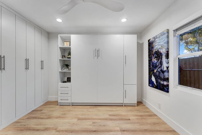 Building Photo - 707 W Boulevard Chatelaine