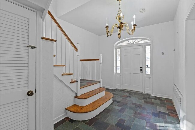 Building Photo - 207 Giffin Ave