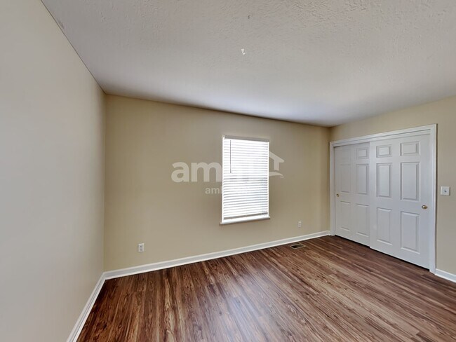 Building Photo - 900 Suntree Dr