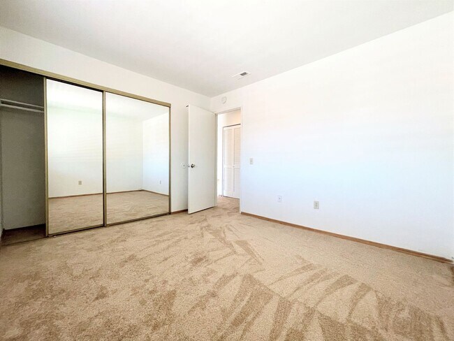 Building Photo - Upper Level Condo in The Villas of Calavera Hills!