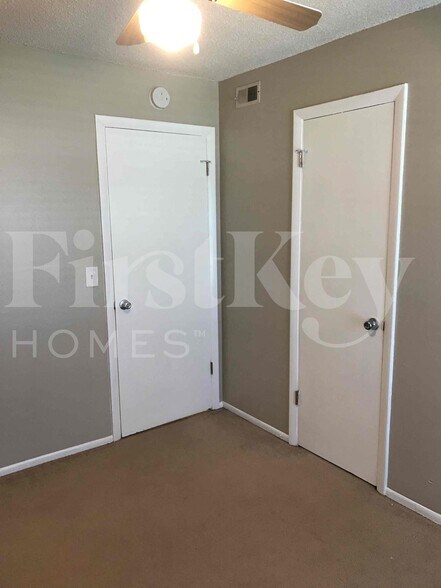 Building Photo - 660 Flagler Dr