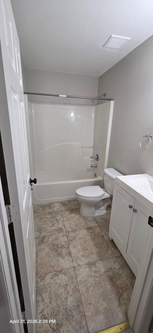 Building Photo - Charming 3BR/2BA Bradenton Home with Extra Storage & Parking