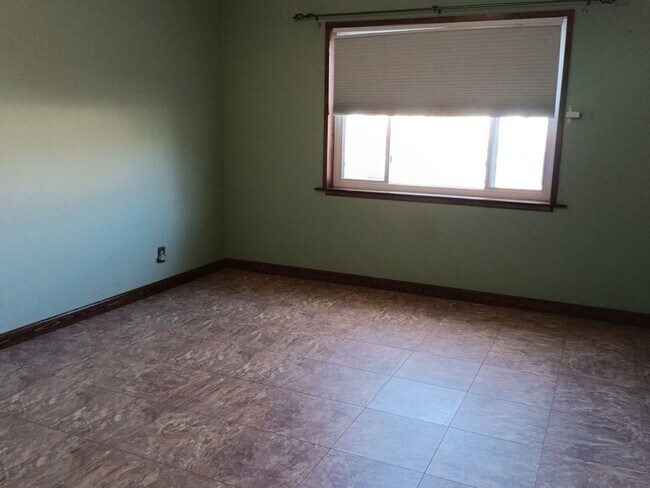 Building Photo - 3 Bedroom, 3 Bathroom Home! Schedule a Showing Soon!