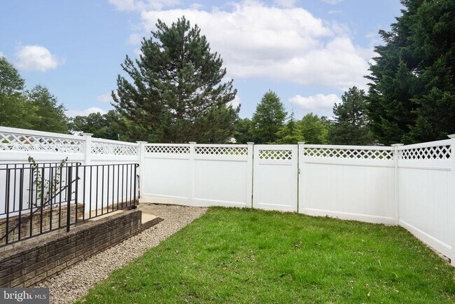 Building Photo - 1515 Regent Manor Ct