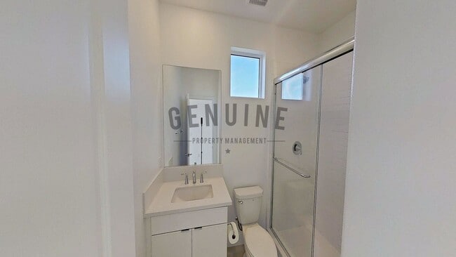 Building Photo - Spacious 4Bd 4Ba Tri-Level Home in Luna Park Community in Irvine