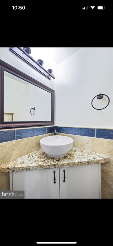 Building Photo - 310 N Locust St