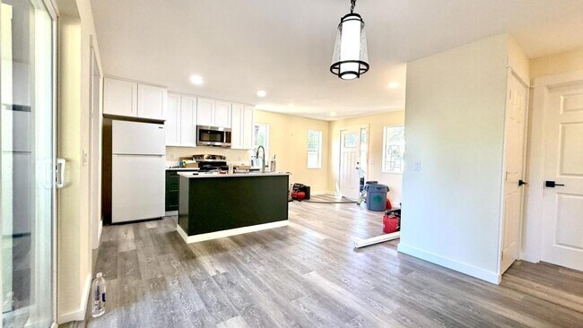 Building Photo - 311 Alva Park Dr