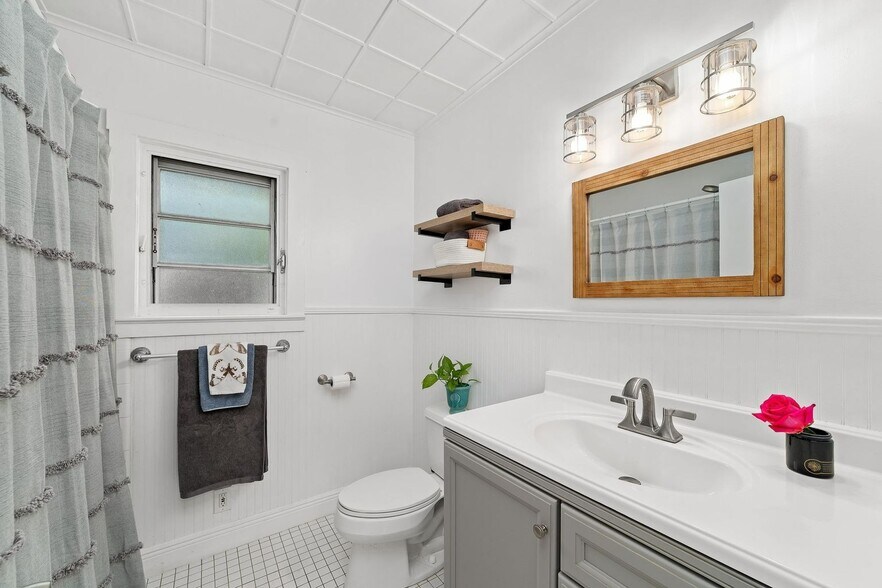 Building Photo - 221 S M St