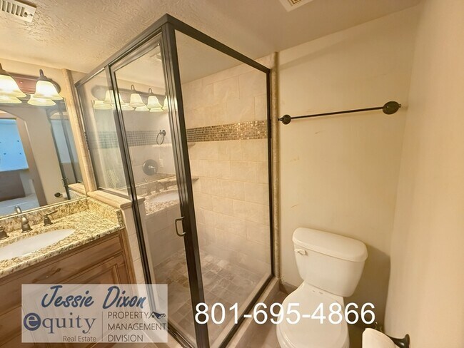 Building Photo - 5725 Brook Cir