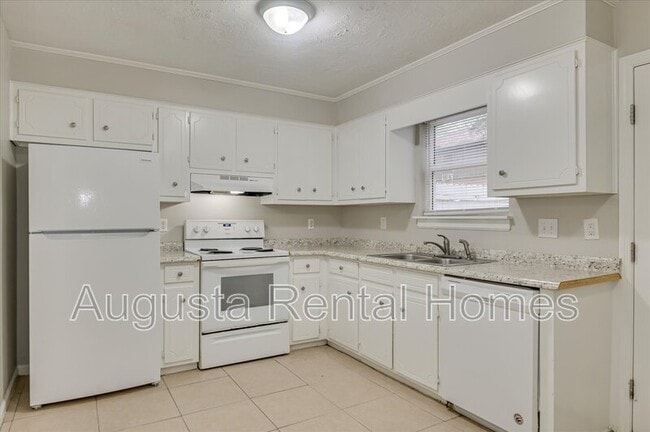 Building Photo - 140 Chalet North CT