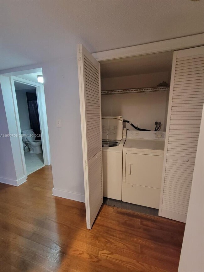 Building Photo - 4321 NW 9th Ave