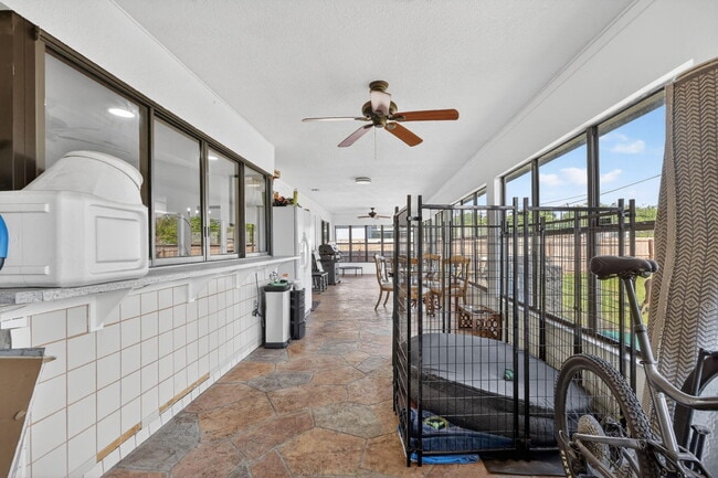 Building Photo - 481 SW Aster Rd