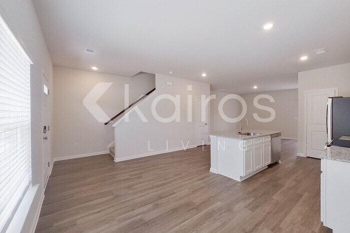 Building Photo - 2529 Banyan Cir