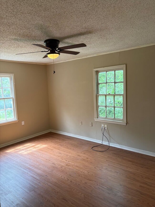 Building Photo - 1920 Windsor Ave