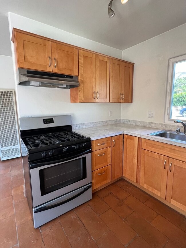 Building Photo - Charming Spanish Style Bungalow in West Ve...