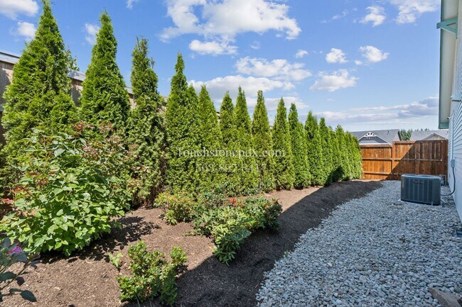 Building Photo - Stunning 3 BD, 2 BA Salem Home with Elegant Finishes!