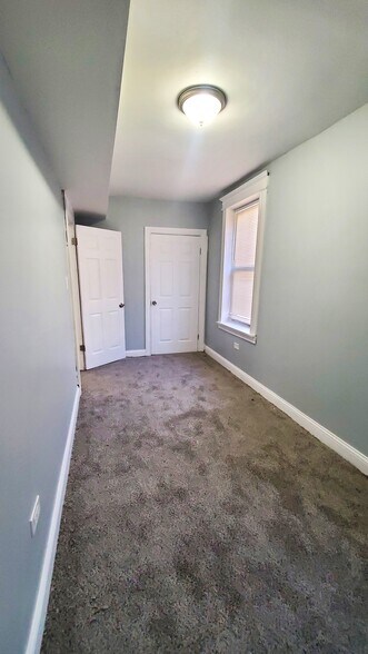 Building Photo - 2412 S Bell Ave