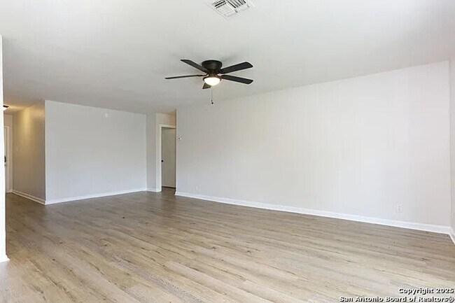 Building Photo - 3-Bedroom Home in Kirby Ready for Move-In!