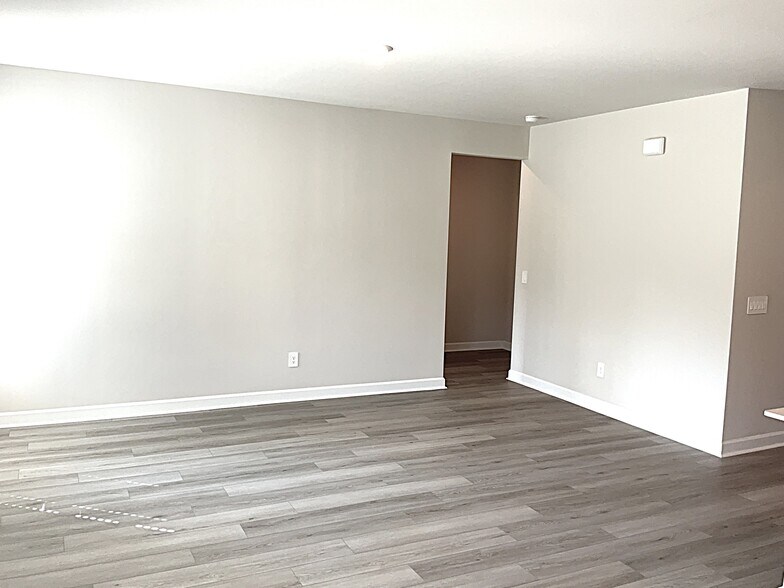 Building Photo - 210 Granby Trl