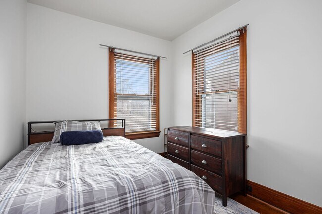 Building Photo - Serenity Living