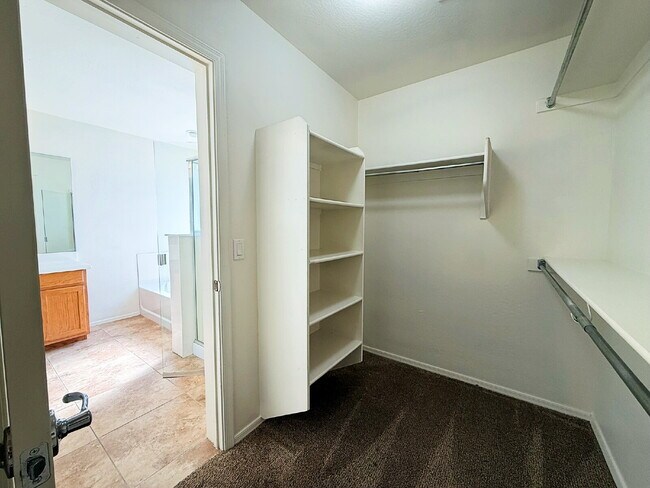 Building Photo - Charming Glendale Home with Spacious Lot & Prime West Valley Location!