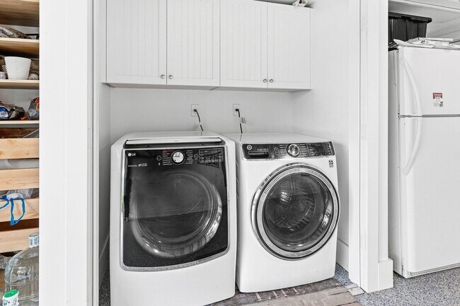 Building Photo - 3421 S Ocean Blvd