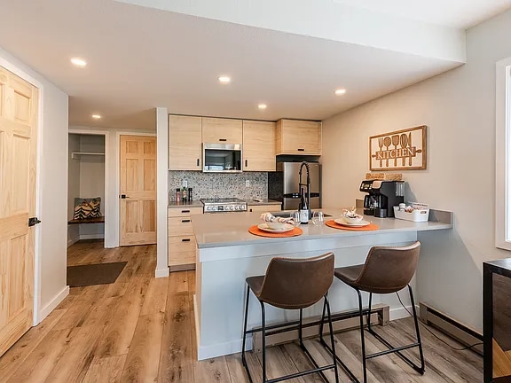 Building Photo - 267 Lake Dr