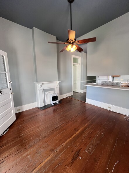 Building Photo - 548 Verret St
