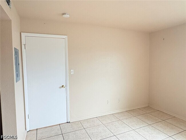 Building Photo - 2937 Winkler Ave