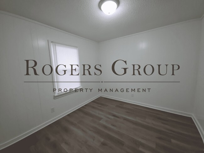 Building Photo - #450 - 102-104 Carter St Duplex