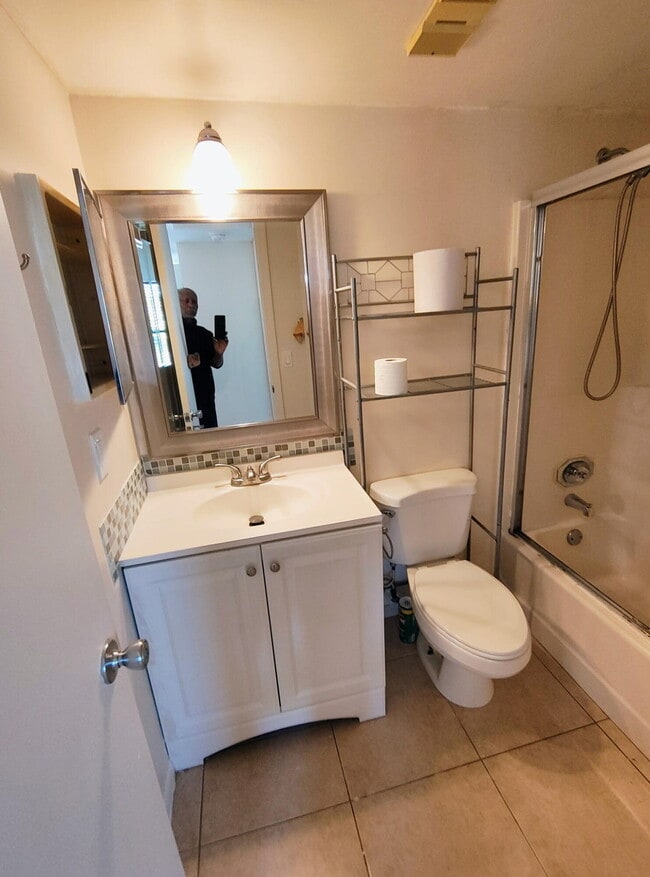 Building Photo - 6736 Palmetto Cir S