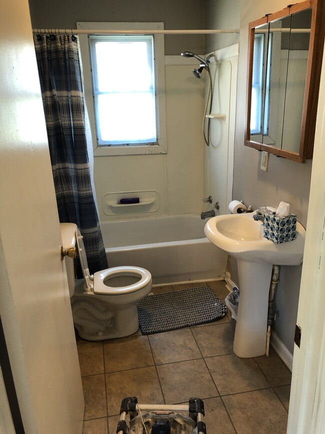 Building Photo - 162 Armour St