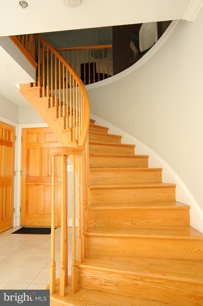 Building Photo - 706 S Bond St