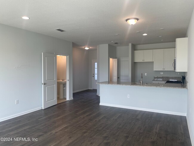 Building Photo - 34 Pinebury Ln