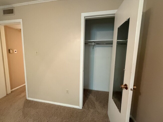 Building Photo - 2724 Whitney Pl