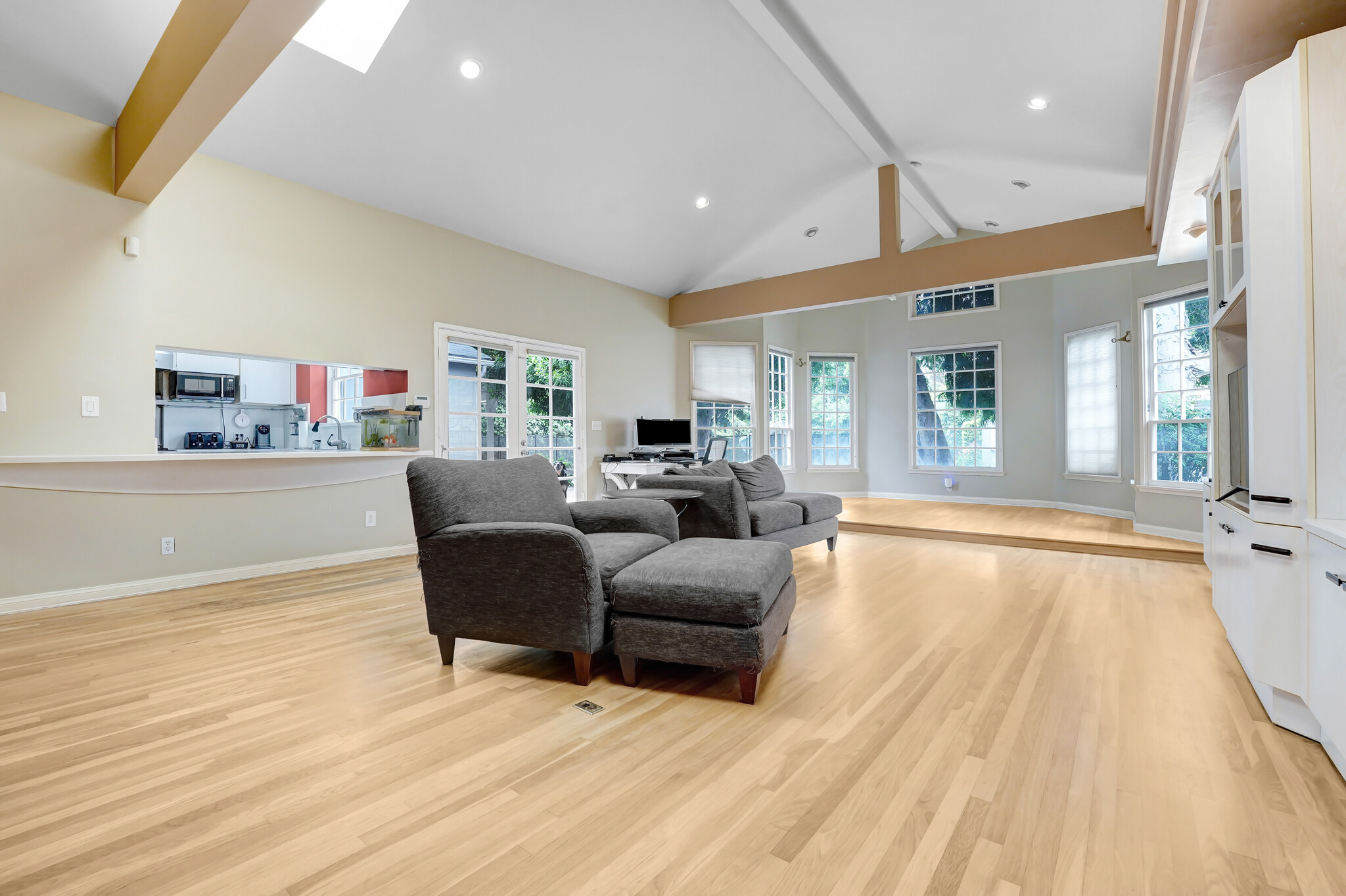 Family Room - 10915 White Oak Ave