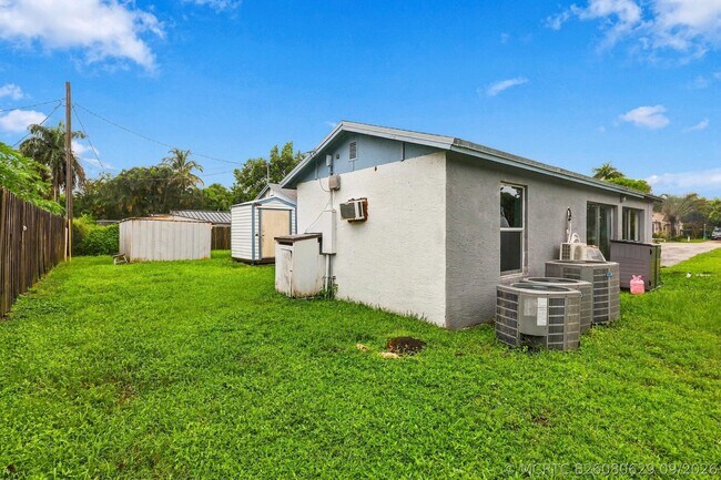 Building Photo - 120 Pleasant Pl