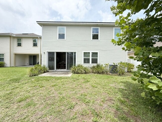 Building Photo - Beautiful home available for rent in the d...