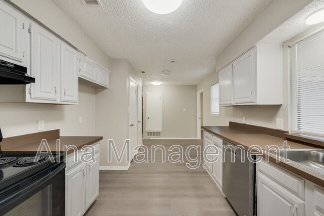 Building Photo - 1704 Fieldstone Ct