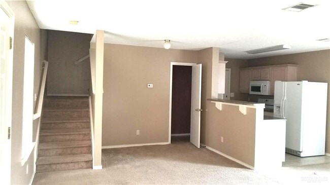 Building Photo - 13 Magnolia St