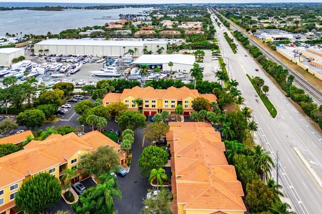 Building Photo - 900 Scotia Dr