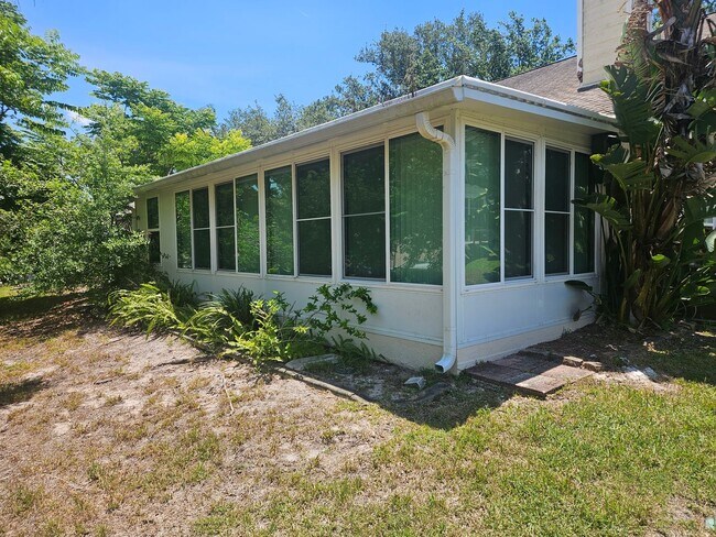 Building Photo - Stylish Palm Harbor Home in Bentley Park –...