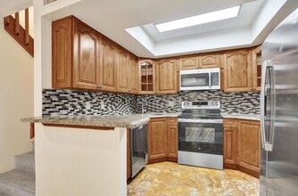 Building Photo - 4260 Village Dr
